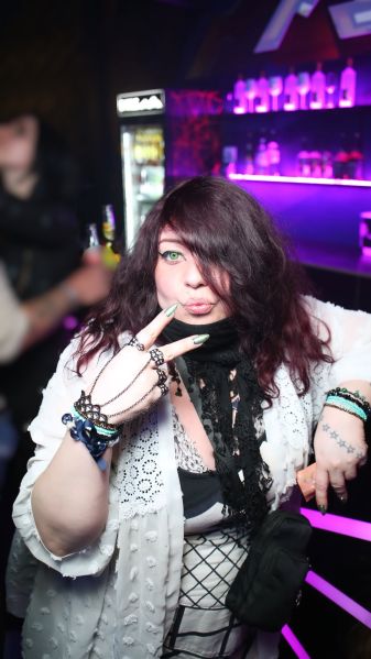 File:Miss.Morea 666999-BluredBackground.jpg